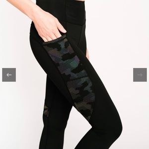 ZYIA Black camo pocket brilliant 20” 8-10